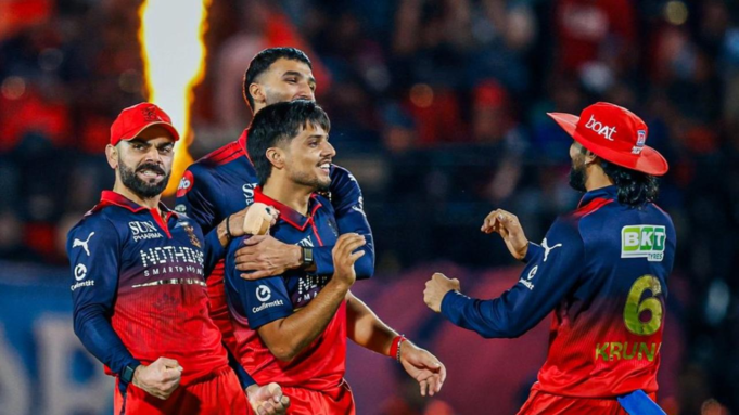 Los Gujarat Titans alcanzan 70 carreras por la pérdida de seis terrenos en 10 overs contra Royal Challengers Bengaluru