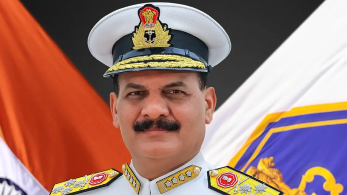El almirante jefe de la Armada Dinesh K Tripathi realiza una visita de cuatro días a Myanmar para impulsar la cooperación marítima