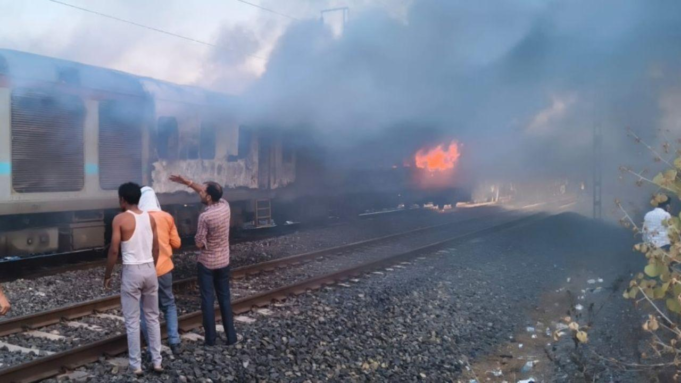 MP: Se produce un incendio en Rajdhani Express, todos los pasajeros están a salvo; sonda lanzada