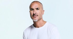 Zane Lowe viene a hablar en Vivid Sydney sobre lo que podría venir después de que Spotify y Apple Music desaparezcan.