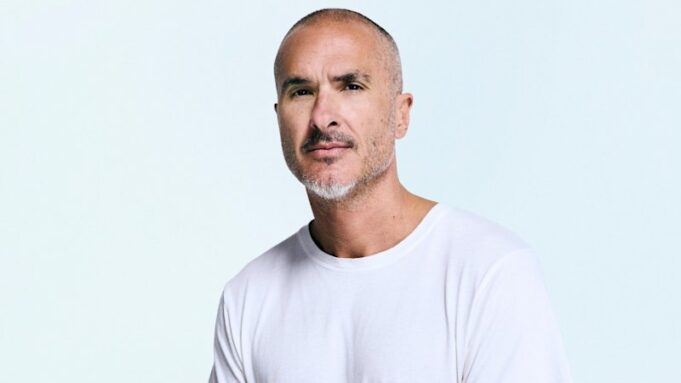 Zane Lowe viene a hablar en Vivid Sydney sobre lo que podría venir después de que Spotify y Apple Music desaparezcan.