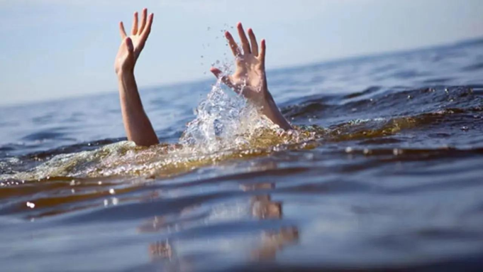 Un muerto y otro herido al naufragar un barco cerca de Khar Danda