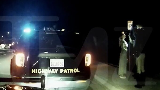 Britney Spears invita a los oficiales a tomar lasaña durante una parada de DUI