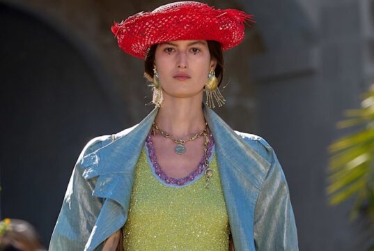 La diseñadora alemana Lesleigh Jermanus lanza la colección resort 2027 en España