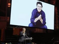 Una sala llena de amor en el servicio conmemorativo del Ayuntamiento para James Valentine