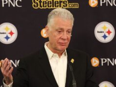 Rooney dice que los Steelers siguen en contacto regular con Rodgers
