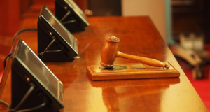 19 años después, el tribunal de la CBI absuelve a un oficial de TI y a su esposa en un caso de activos desproporcionados