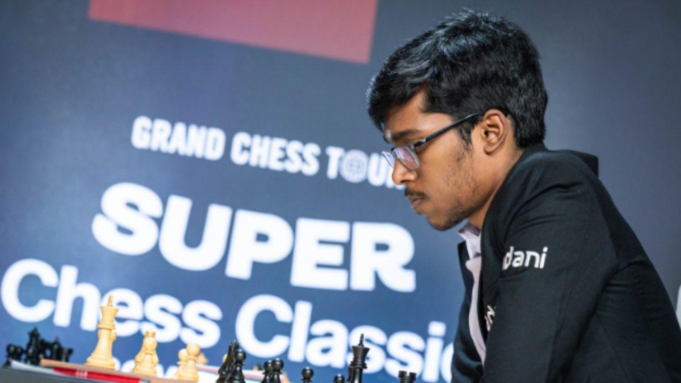 Keymer avanza mientras Praggnanandhaa empata