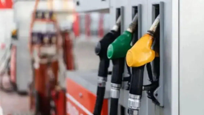La crisis del combustible genera alarma en el sector del transporte de la India mientras las operaciones de camiones enfrentan interrupciones