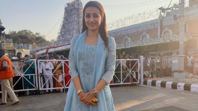 Trisha Krishnan ofrece oraciones en Tirupati en su cumpleaños; Los internautas lo vinculan con Vijay.