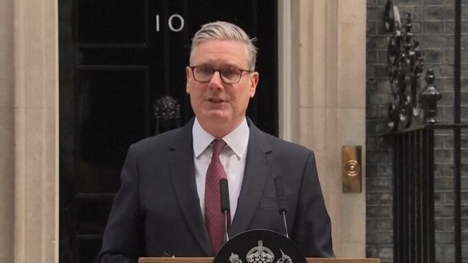 Dimite el primer ministro británico, Keir Starmer
