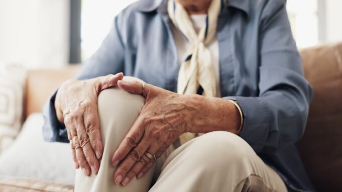 Cómo proteger tus articulaciones contra lesiones y osteoartritis a medida que envejeces