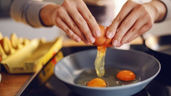 Los riesgos para la salud de comer demasiadas proteínas y por qué más no siempre es mejor