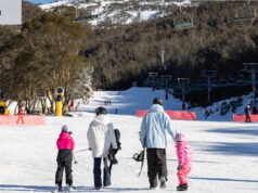 Los patrones cambiantes agotan la nieve para el turismo de invierno y continúan dañando la Gran Barrera de Coral