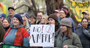 Bulldozers en la puerta mientras se intensifica la lucha por el río