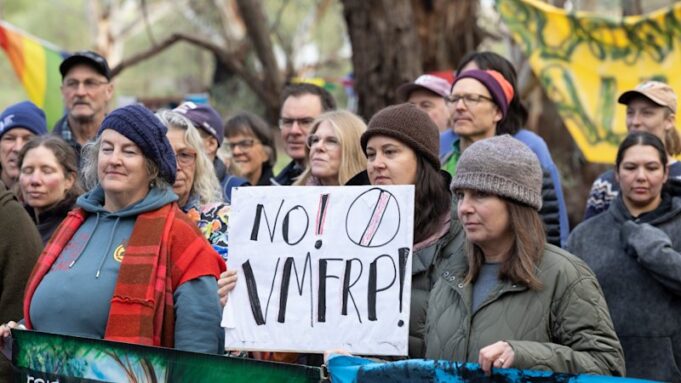 Bulldozers en la puerta mientras se intensifica la lucha por el río