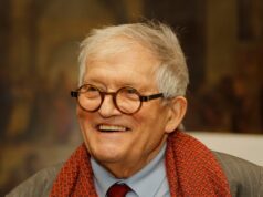 Muere David Hockney, artista conocido por sus escenas de piscina, a los 88 años
