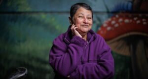 Por qué personas como Mithrani temen ir a un centro de cuidados para personas mayores