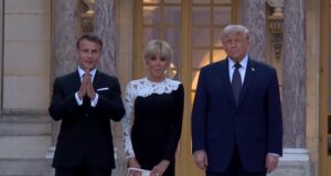 Macron da la bienvenida a Trump en Versalles antes de la cena en el Palacio