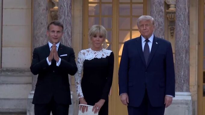 Macron da la bienvenida a Trump en Versalles antes de la cena en el Palacio