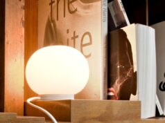 Por qué los expertos dicen que deberías deshacerte de la luz grande y colocar capas de lámparas para lograr un mejor ambiente