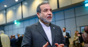 El canciller iraní Abbas Araghchi insta a la cautela mientras continúan las conversaciones nucleares con Estados Unidos