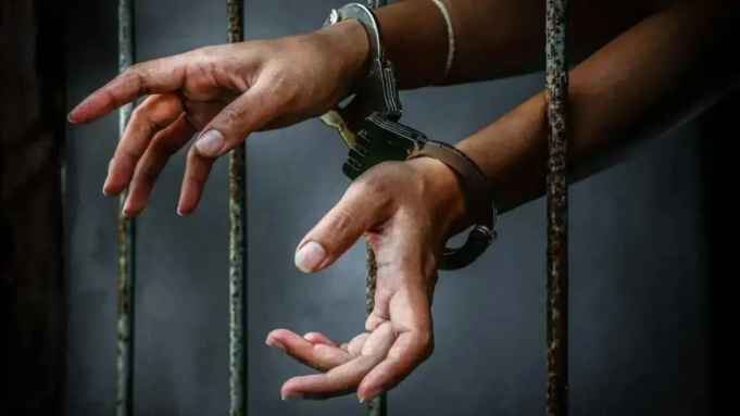 Médico de Maharashtra detenido por aceptar un soborno de 4.500 rupias por un kit de pastillas abortivas