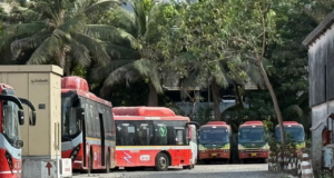 Los empleados de BEST lanzan una huelga indefinida que interrumpe los servicios de autobús de Mumbai