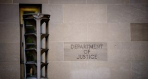 El Departamento de Justicia no impugnará la fusión de Paramount y Warner Bros.