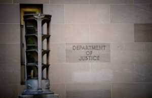 El Departamento de Justicia no impugnará la fusión de Paramount y Warner Bros.