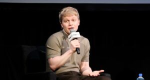 Ronan Farrow sobre su nueva serie de HBO True Crime, IA y más