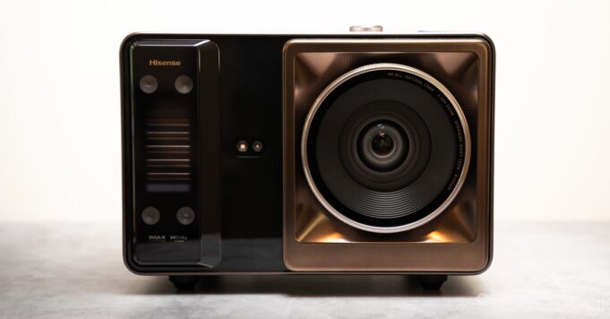 Hisense XR10 combina potencia pura con energía de “simplemente pégalo en cualquier lugar”