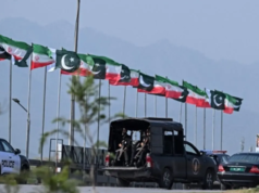 El presidente de Irán aterriza en Pakistán para discutir el acuerdo entre Estados Unidos e Irán y otros intereses