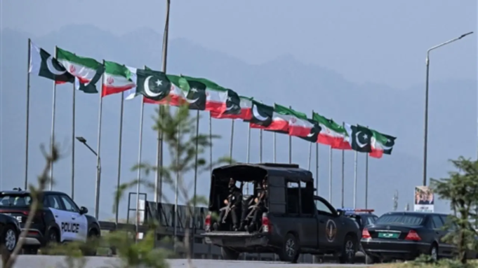 El presidente de Irán aterriza en Pakistán para discutir el acuerdo entre Estados Unidos e Irán y otros intereses