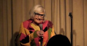 A los 95 años, la narradora Liz Hicklin apenas comienza