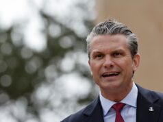 Hegseth utiliza el monumento del Día D para protestar contra la “invasión” de inmigrantes de Europa