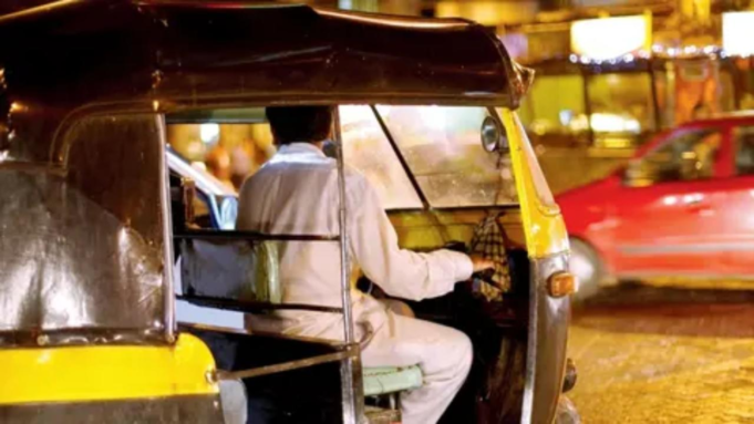 Mujer de Mumbai graba en video los comentarios leudantes del conductor de un autorickshaw, responde la policía
