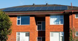 Cómo las nuevas subvenciones y tecnologías gubernamentales están ayudando a los residentes a reducir las facturas de electricidad
