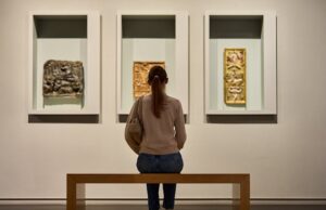 Un hombre la siguió a través de una galería. Entonces su vida cambió