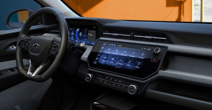 Este adaptador lleva CarPlay y Android Auto a los vehículos eléctricos GM y Chevy