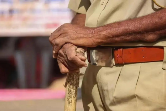 Cinco detenidos por confinar y agredir a un hombre por una deuda de 2 lakh de rupias en Dongri