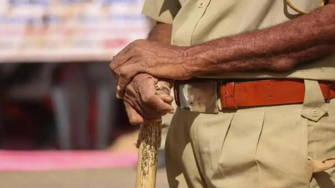 Cinco detenidos por confinar y agredir a un hombre por una deuda de 2 lakh de rupias en Dongri