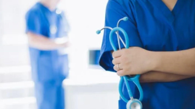 Maharashtra lanza un sistema de verificación basado en QR para luchar contra los médicos falsos