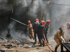 Incendio en un restaurante de Delhi: la policía forma equipos para localizar al propietario del hotel