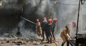 Incendio en un restaurante de Delhi: la policía forma equipos para localizar al propietario del hotel