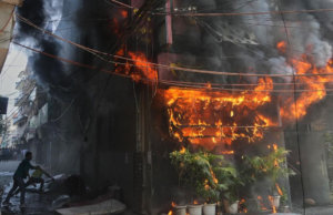 La policía de Delhi registra un caso de homicidio culposo después de que 21 personas, incluidos varios extranjeros, murieran en un incendio