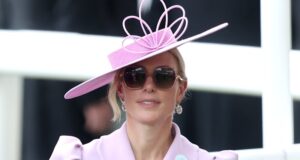 La diseñadora australiana se une a Zara Tindall en el Royal Enclosure