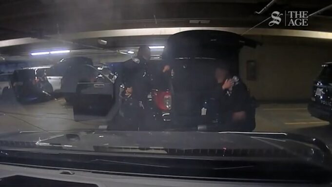Momento en que un oficial de policía de California dispara accidentalmente a un colega