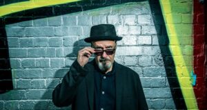 Por qué el director de El Cuervo no está de acuerdo con Guillermo del Toro sobre el futuro de la IA en el cine
