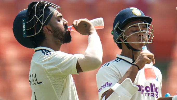 India con 96/1 en el almuerzo; Rahul invicto a sus 37 años